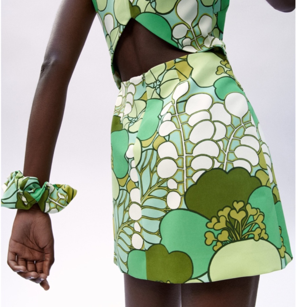 Printed Zara Green Dress - Picture 2 of 3